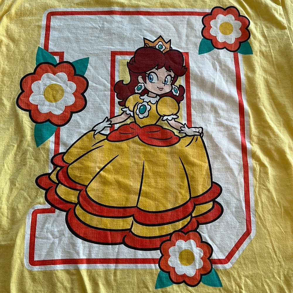 Nintendo Princess Daisy T-shirt L